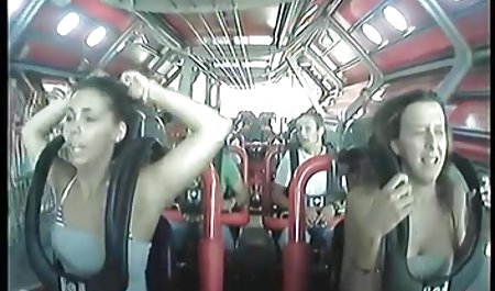 ドイツ英魅了される若いストリッパ弄人 街角 着衣